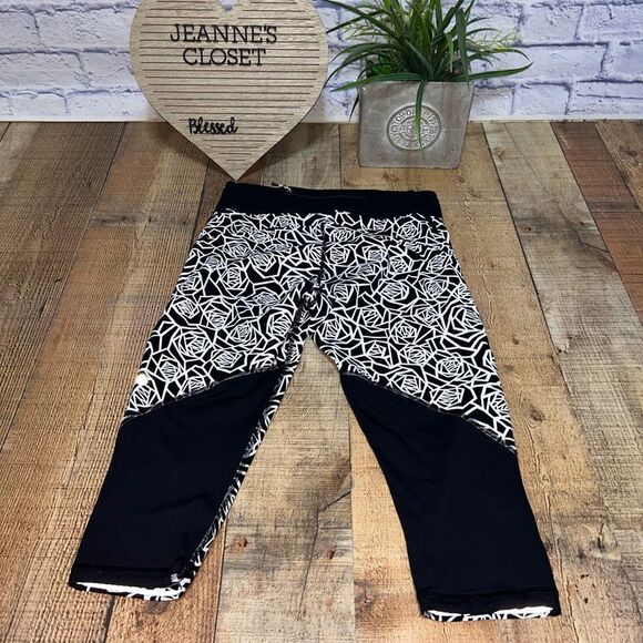 Lululemon Real Quick Crop *Full-On Luxtreme
Posey Black White / Black - Picture 8 of 14